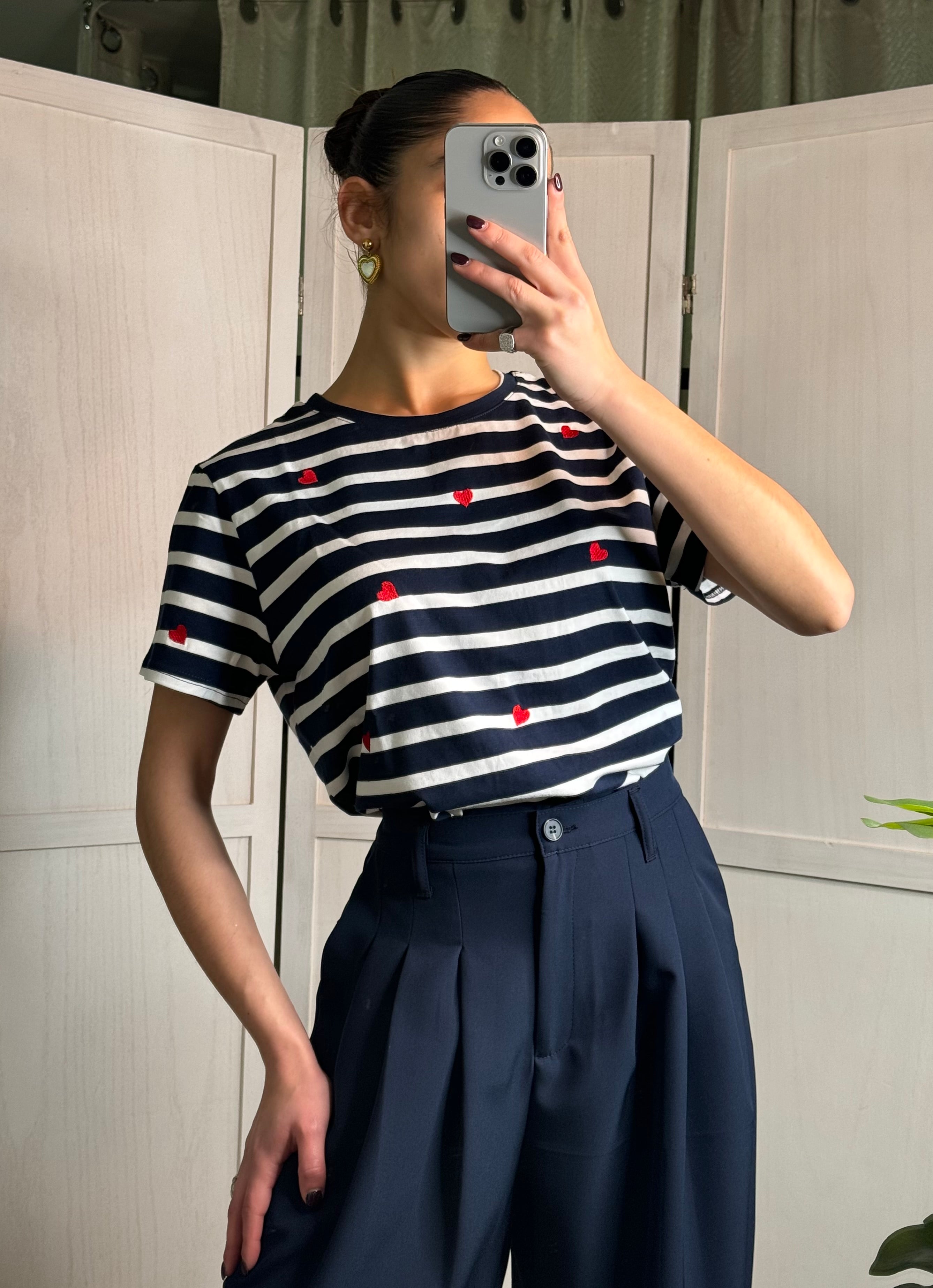 T-shirt a righe con cuori