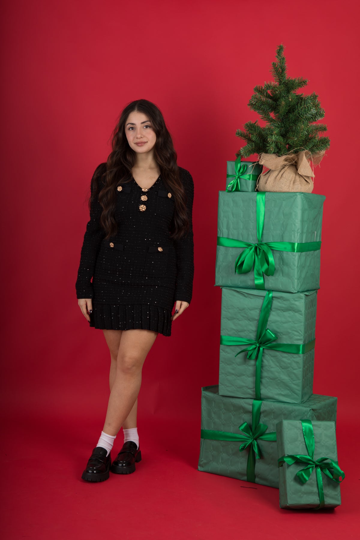 Abito in tweed con bottoni gioiello