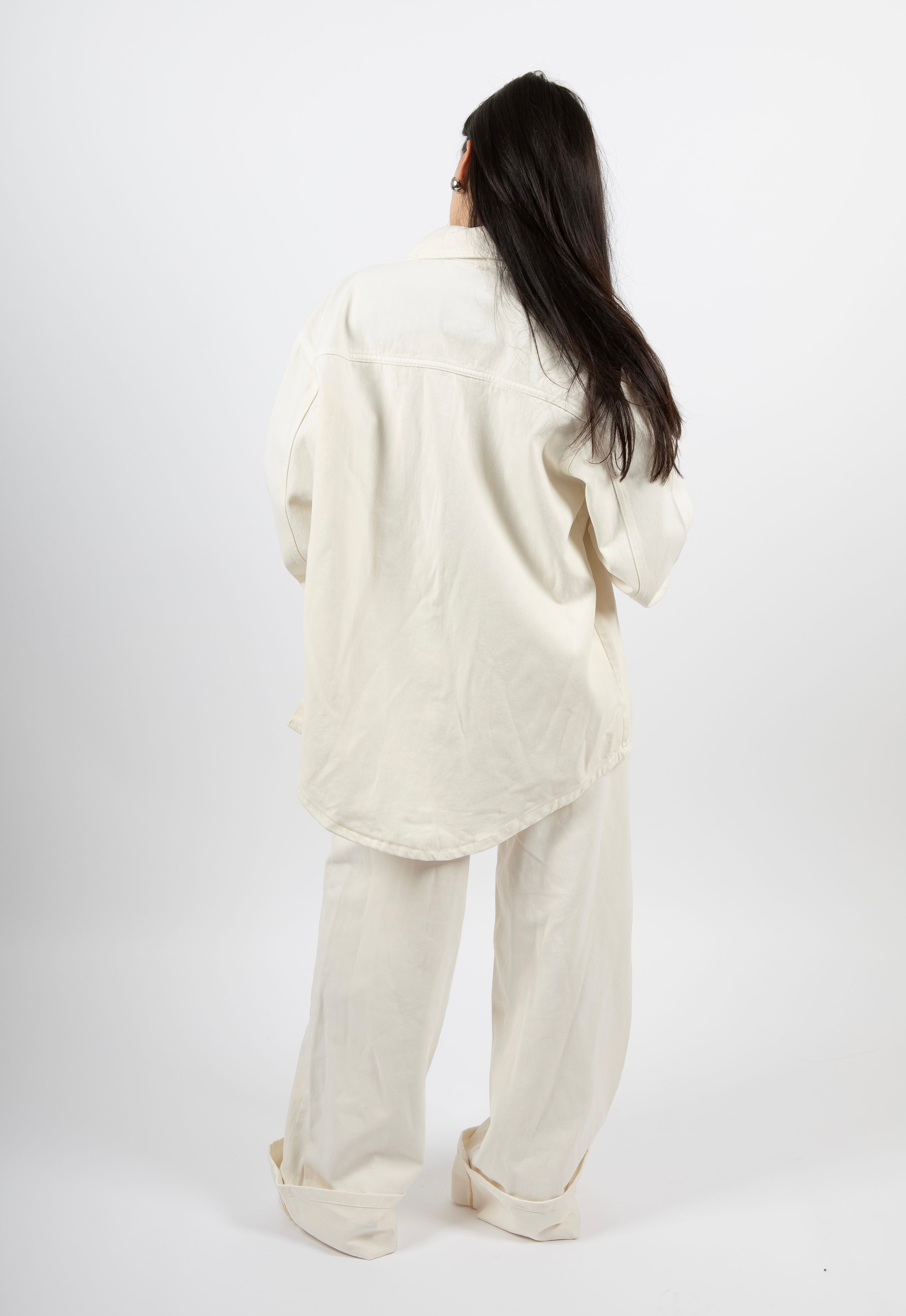 Camicia over denim bianca