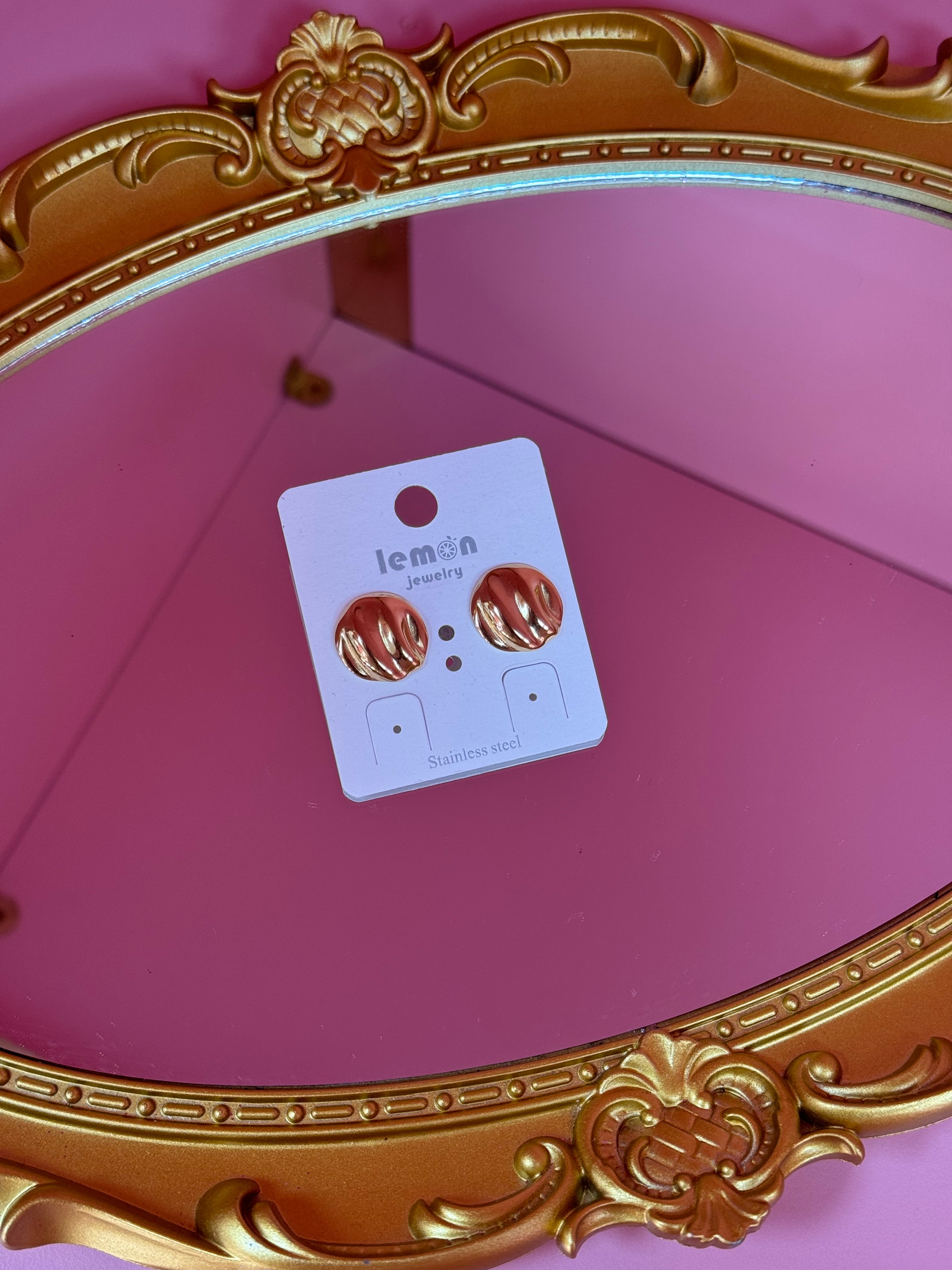 Orecchini mini bottone