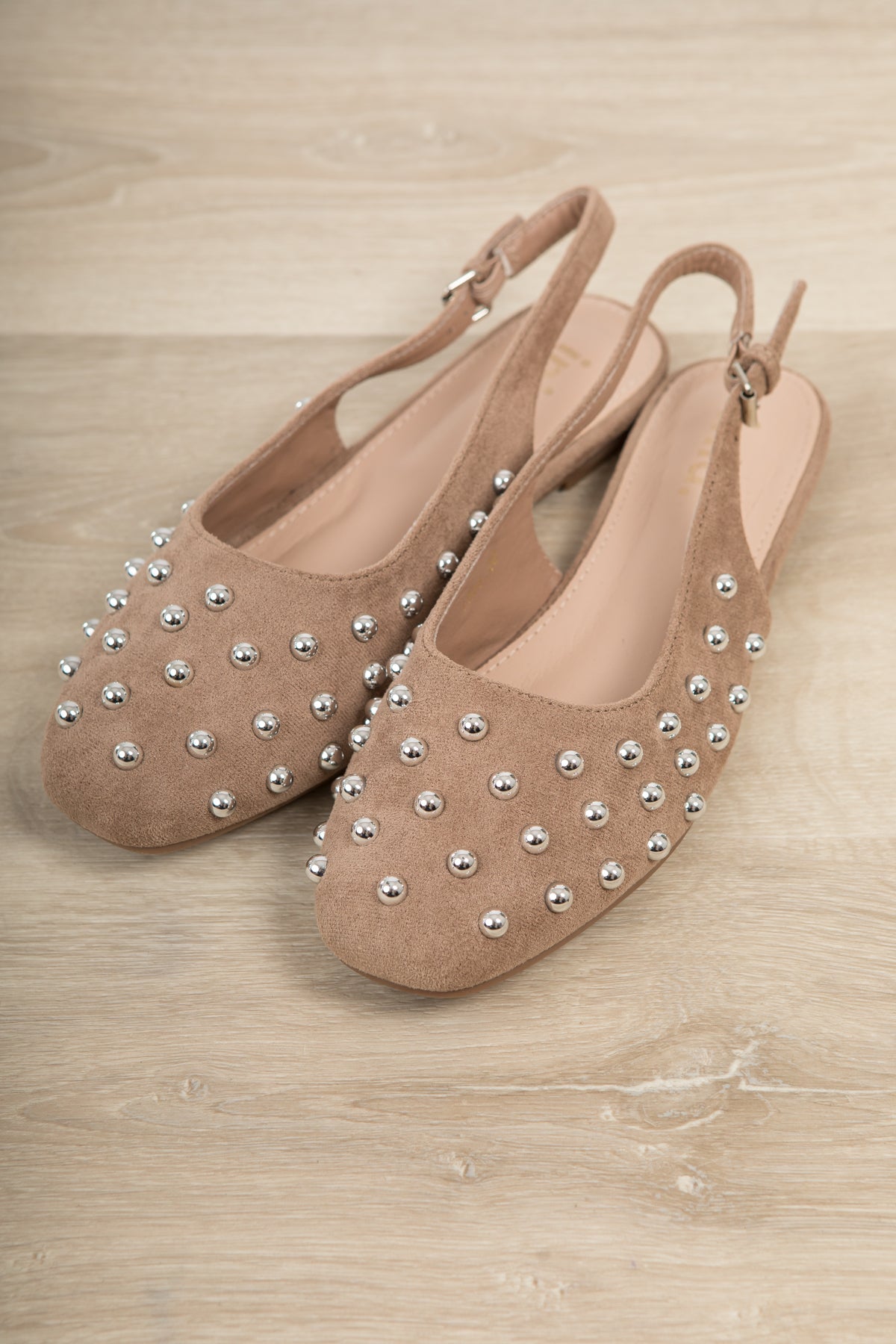 Ballerine in camoscio con borchie argento
