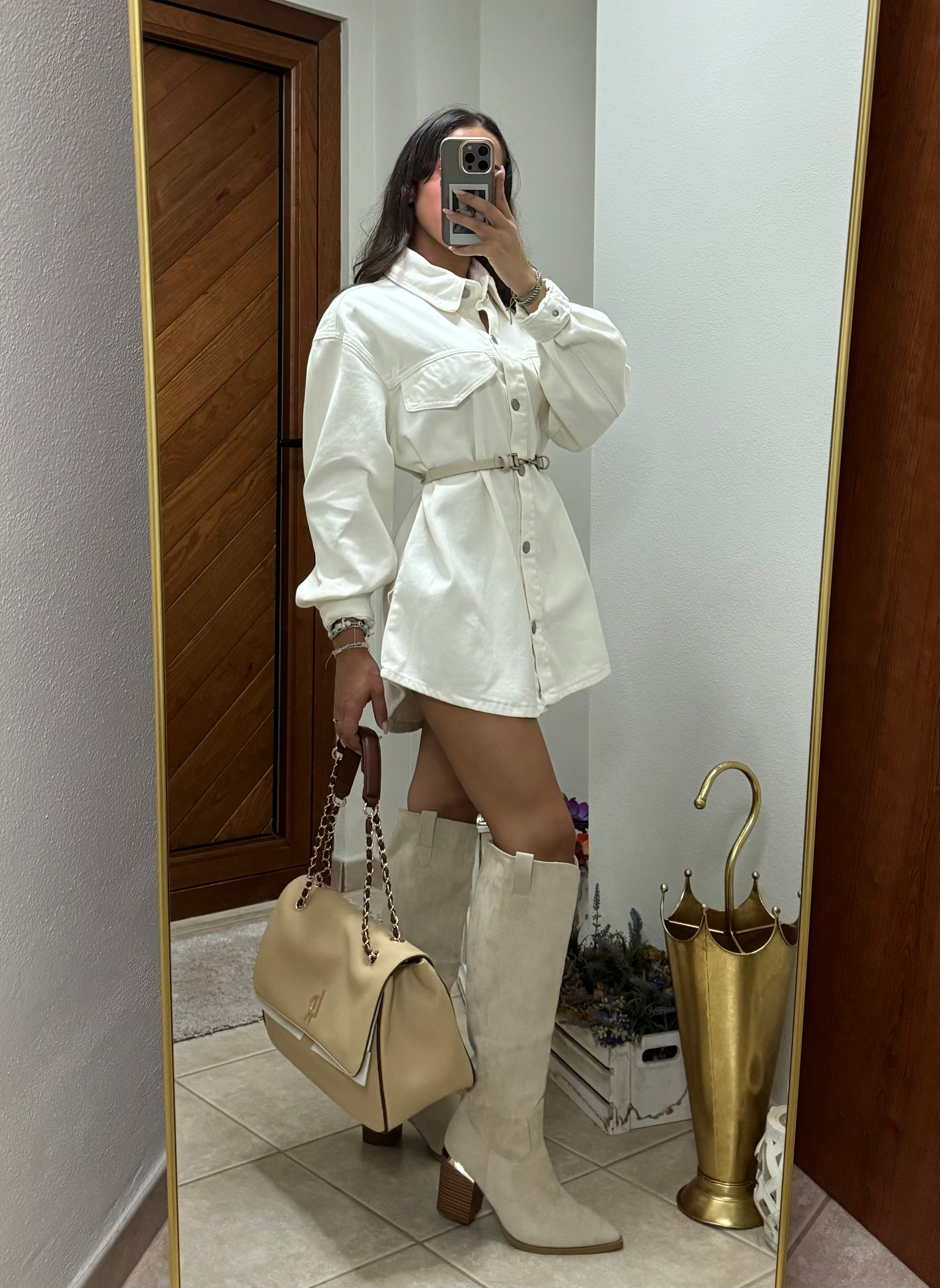 Camicia over denim bianca