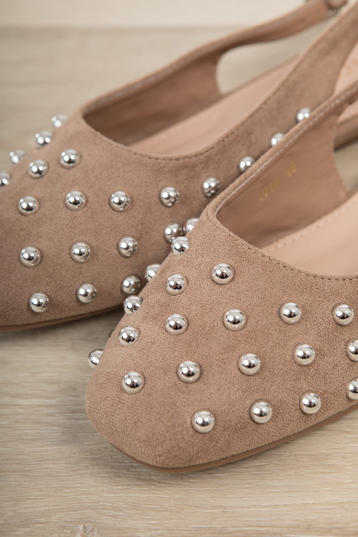 Ballerine in camoscio con borchie argento