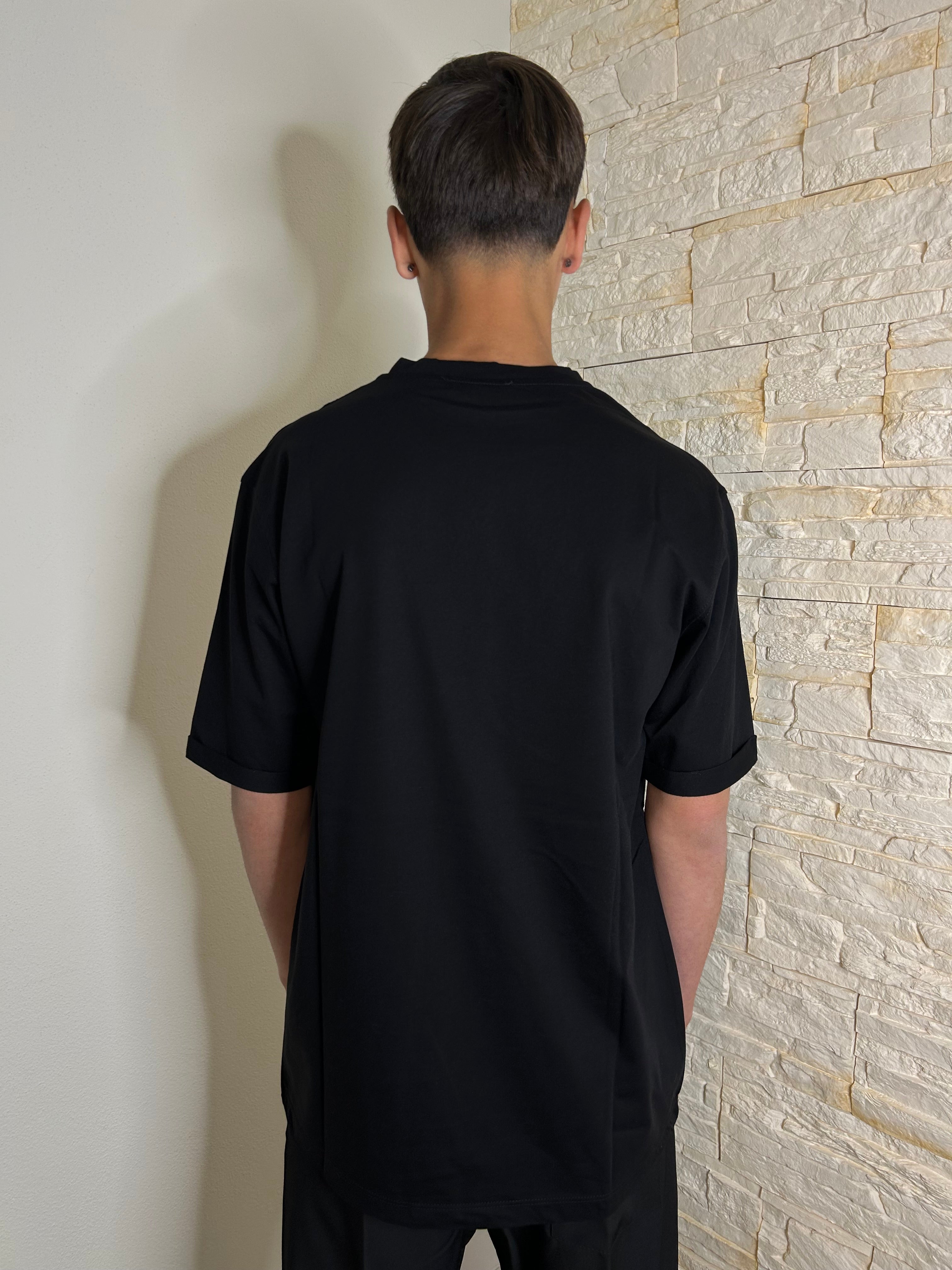 Maglia nera con strasss
