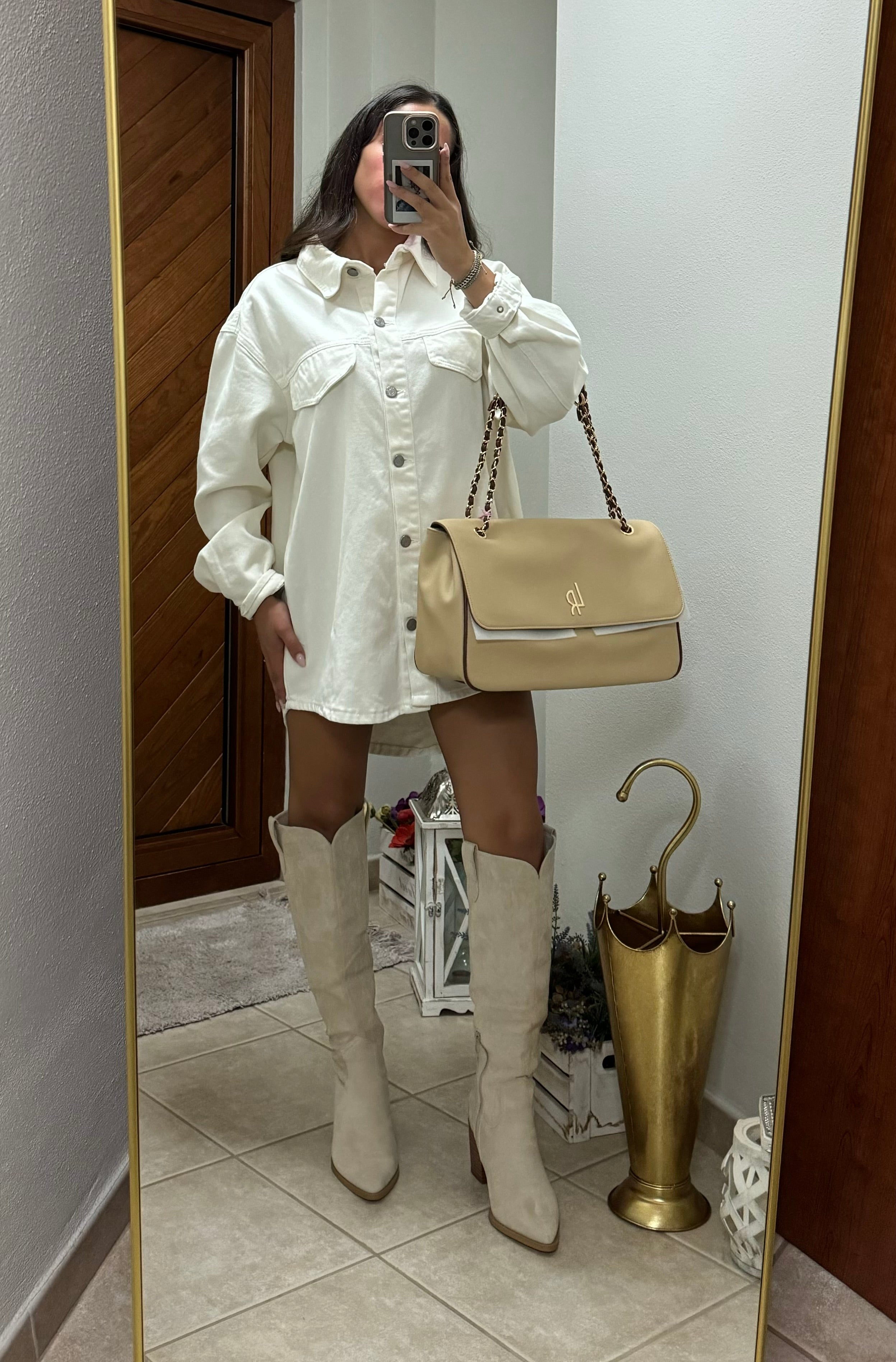 Camicia over denim bianca