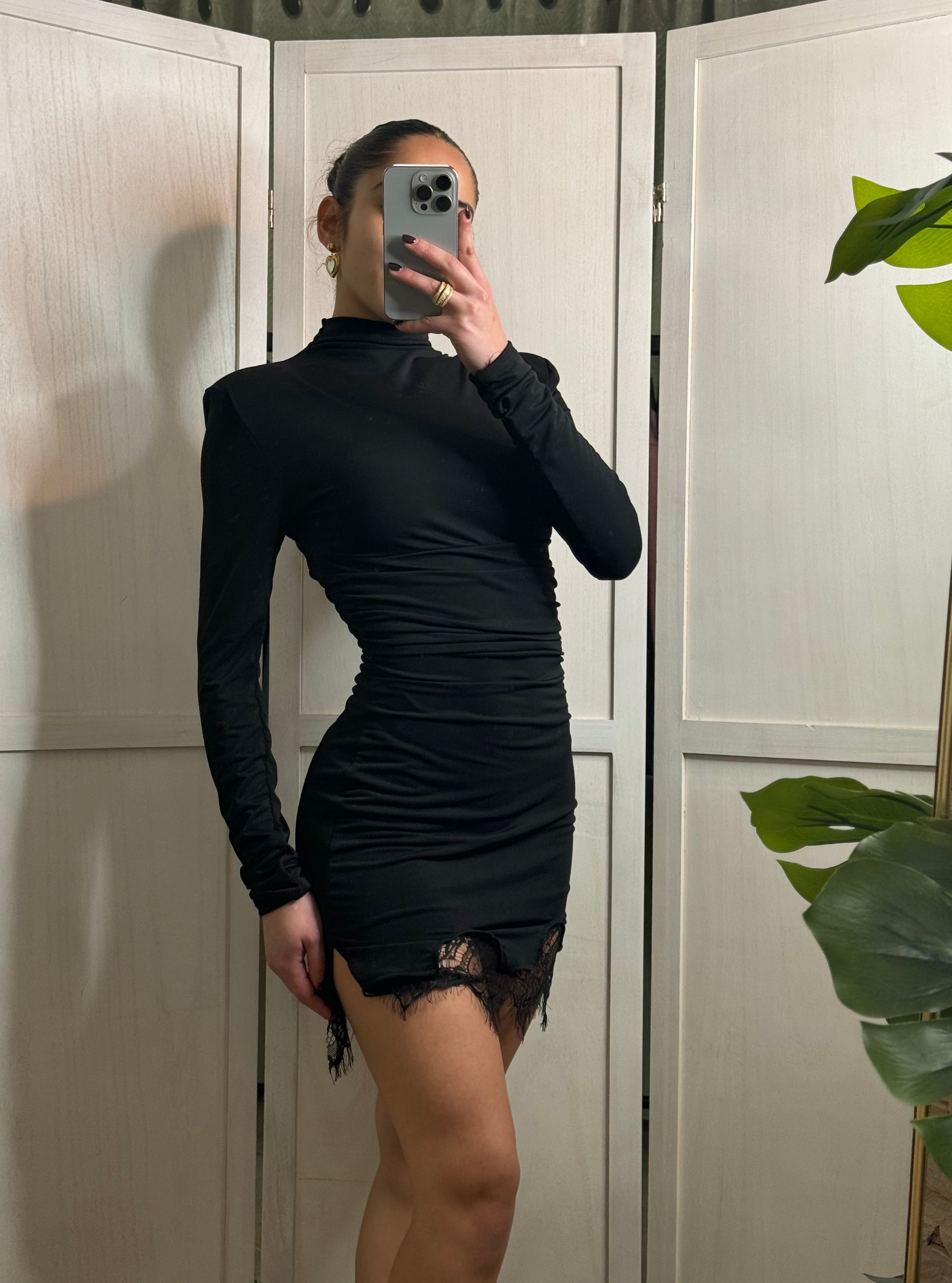 Vestito drappeggiato con pizzo nero